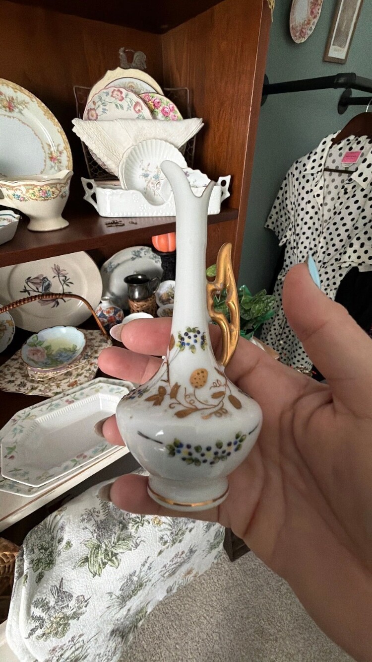 #56 mid-20th century hand-painted porcelain bud vase by Ardalt Lenwile China.